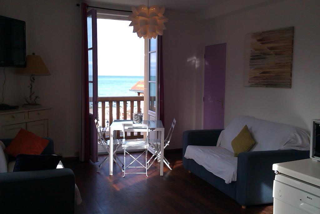 Les Galets Bleus Bed & Breakfast Етрета Стая снимка