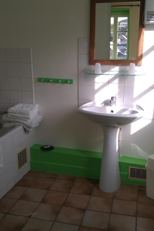 Les Galets Bleus Bed & Breakfast Етрета Стая снимка